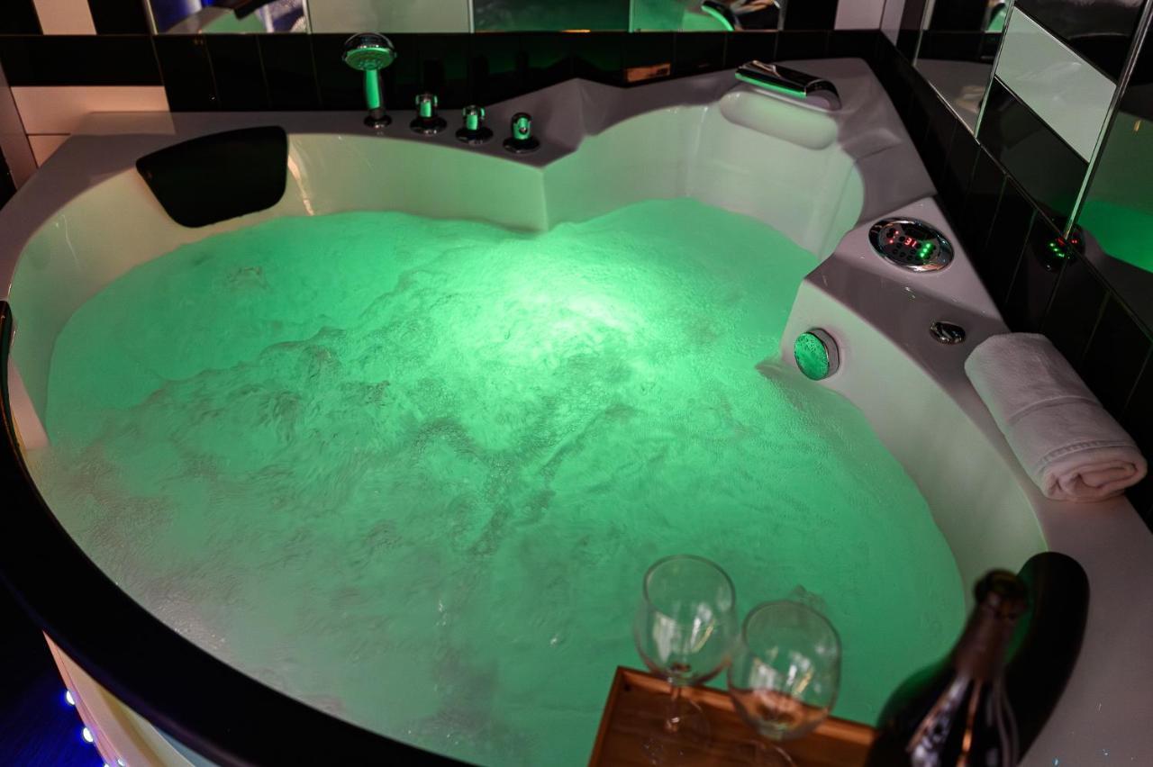 Stylish With Jacuzzi By Ndp Rent Apartment Рим Екстериор снимка
